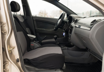 Подержанный автомобиль Chevrolet Lacetti Hatchback 2006 года (20 фото)