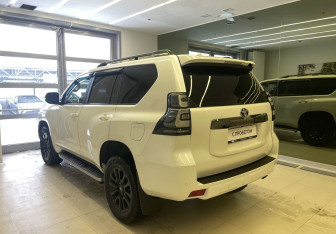 Подержанный автомобиль Toyota Land Cruiser Prado 2021 года (7 фото)