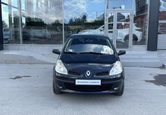 Подержанный автомобиль Renault Clio Hatchback 2007 года (4 фото)