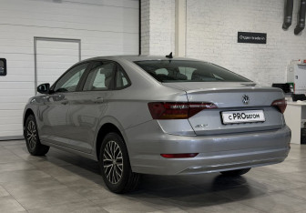 Подержанный автомобиль Volkswagen Jetta Sedan 2020 года (5 фото)