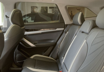 Подержанный автомобиль Geely Atlas 2024 года (12 фото)