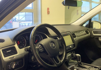 Подержанный автомобиль Volkswagen Touareg 2017 года (9 фото)