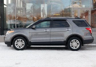 Подержанный автомобиль Ford Explorer 2012 года (8 фото)