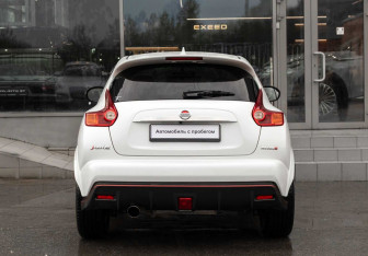 Подержанный автомобиль Nissan Juke Nismo 2014 года (6 фото)