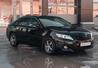 Подержанный автомобиль Toyota Camry Sedan 2010 года (3 фото)