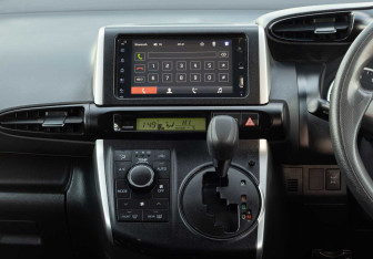 Подержанный автомобиль Toyota Wish Minivan 2013 года (13 фото)