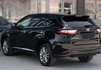 Подержанный автомобиль Toyota Harrier 2019 года (7 фото)