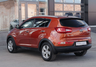 Подержанный автомобиль Kia Sportage 2011 года (7 фото)