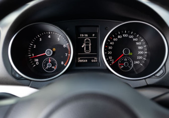 Подержанный автомобиль Volkswagen Gol 2011 года (12 фото)