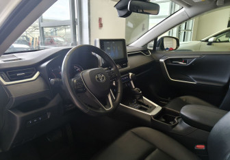 Подержанный автомобиль Toyota RAV4 2020 года (7 фото)