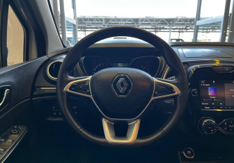 Подержанный автомобиль Renault Kaptur 2022 года (11 фото)