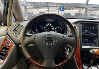 Подержанный автомобиль Lexus RX 2001 года (11 фото)