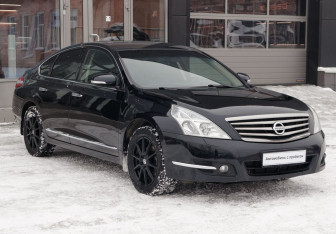 Подержанный автомобиль Nissan Teana 2010 года (3 фото)