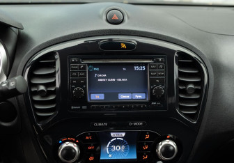 Подержанный автомобиль Nissan Juke 2011 года (13 фото)