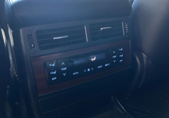 Подержанный автомобиль Toyota Land Cruiser Suv 2017 года (16 фото)