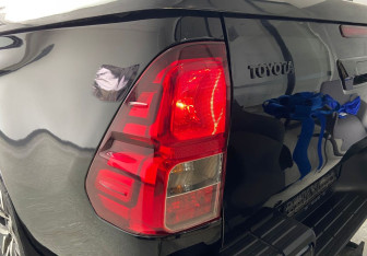 Подержанный автомобиль Toyota Hilux 2015 года (10 фото)