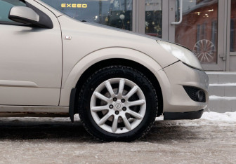 Подержанный автомобиль Opel Astra Sedan 2007 года (9 фото)