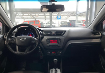 Подержанный автомобиль Kia Rio Sedan 2012 года (11 фото)