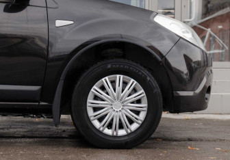 Подержанный автомобиль Renault Sandero 2011 года (9 фото)