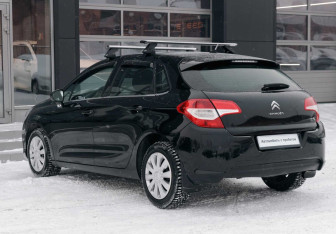 Подержанный автомобиль Citroen C4 Hatchback 2012 года (7 фото)