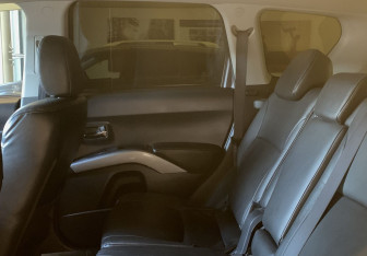 Подержанный автомобиль Mitsubishi Outlander 2008 года (12 фото)