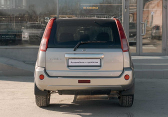 Подержанный автомобиль Nissan X-Trail 2004 года (6 фото)