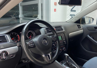 Подержанный автомобиль Volkswagen Jetta Sedan 2013 года (11 фото)