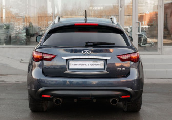 Подержанный автомобиль Infiniti FX 2008 года (6 фото)