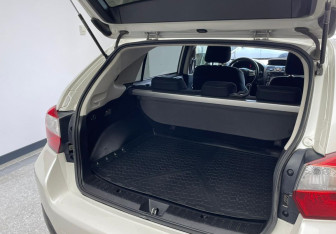 Подержанный автомобиль Subaru XV 2014 года (7 фото)