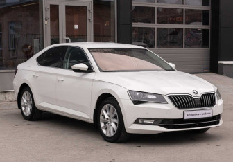 Подержанный автомобиль Skoda Superb Liftback 2018 года (3 фото)