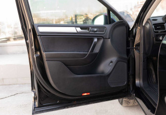 Подержанный автомобиль Volkswagen Touareg 2012 года (18 фото)