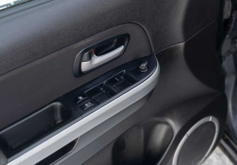 Подержанный автомобиль Suzuki Grand Vitara 2010 года (16 фото)