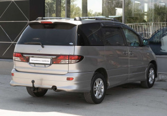 Подержанный автомобиль Toyota Estima 2005 года (5 фото)