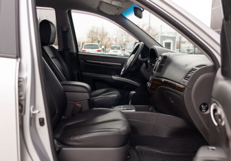 Подержанный автомобиль Hyundai Santa Fe 2011 года (23 фото)