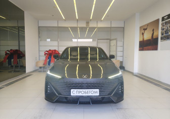 Подержанный автомобиль Changan UNI-V 2023 года (2 фото)