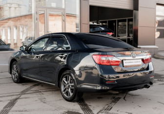 Подержанный автомобиль Toyota Camry Sedan 2012 года (7 фото)