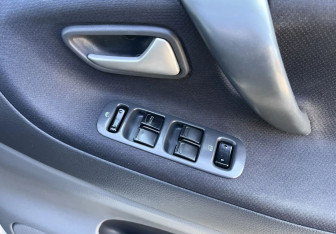 Подержанный автомобиль Suzuki Aerio Sedan 2003 года (13 фото)