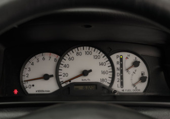 Подержанный автомобиль Toyota Corolla Hatchback 2001 года (12 фото)