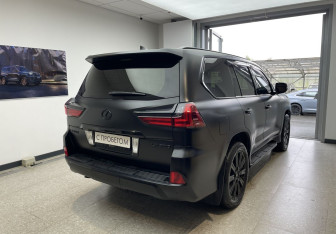 Подержанный автомобиль Lexus LX 2017 года (4 фото)
