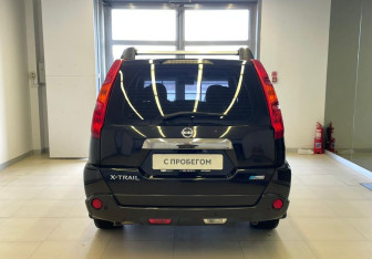 Подержанный автомобиль Nissan X-Trail 2010 года (5 фото)