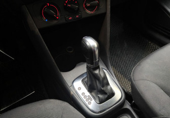 Подержанный автомобиль Volkswagen Polo Sedan 2012 года (12 фото)