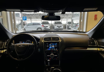 Подержанный автомобиль Ford Explorer 2018 года (10 фото)