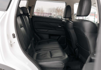 Подержанный автомобиль Mitsubishi Outlander 2019 года (17 фото)