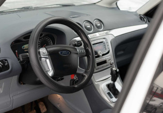 Подержанный автомобиль Ford S-MAX 2008 года (11 фото)