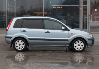 Подержанный автомобиль Ford Fusion 2007 года (4 фото)