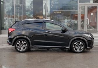 Подержанный автомобиль Honda Vezel 2014 года (4 фото)