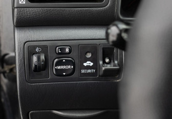 Подержанный автомобиль Toyota Corolla Sedan 2005 года (16 фото)