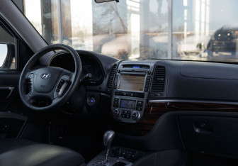 Подержанный автомобиль Hyundai Santa Fe 2011 года (10 фото)
