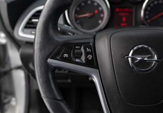 Подержанный автомобиль Opel Astra Hatchback 2014 года (12 фото)