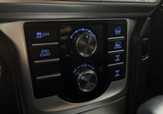 Подержанный автомобиль Toyota Land Cruiser Prado 2021 года (13 фото)